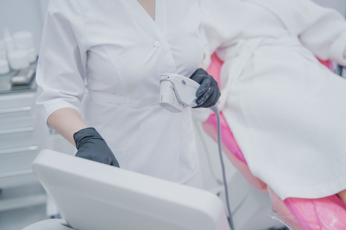 Especialista en Aparatología Facial: peelings, microdermoabrasión con punta de diamante y ultrasonidos (HIFU)