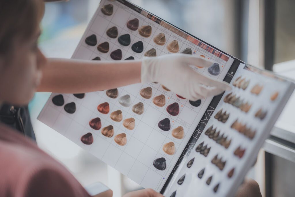Especialista en Colorimetría Capilar: Aplicación Profesional