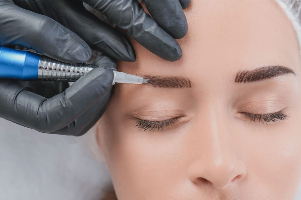 Técnico en Micropigmentación: labios, eye liner, cejas, capilar y areolas