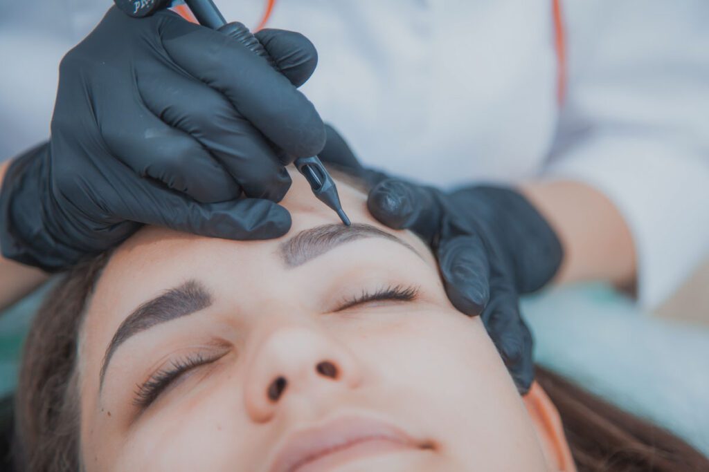 Técnico en Micropigmentación: labios, eye liner, cejas, capilar y areolas