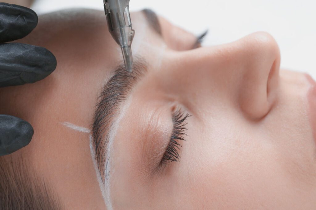Técnico en Micropigmentación: labios, eye liner, cejas, capilar y areolas