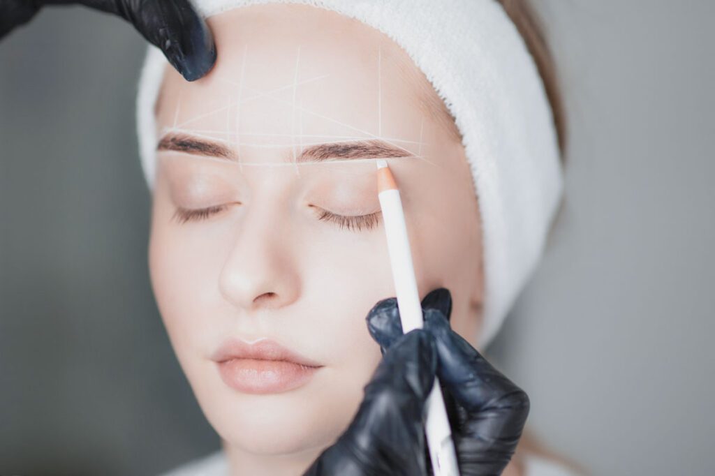 Especialización en Diseño de Cejas y Microblading