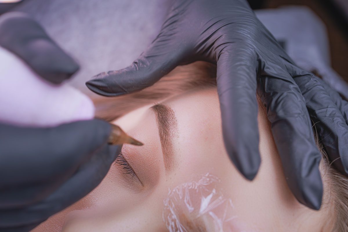 Técnico en Micropigmentación: labios, eye liner, cejas, capilar y areolas